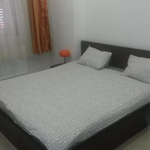 verificați disponibilitatea