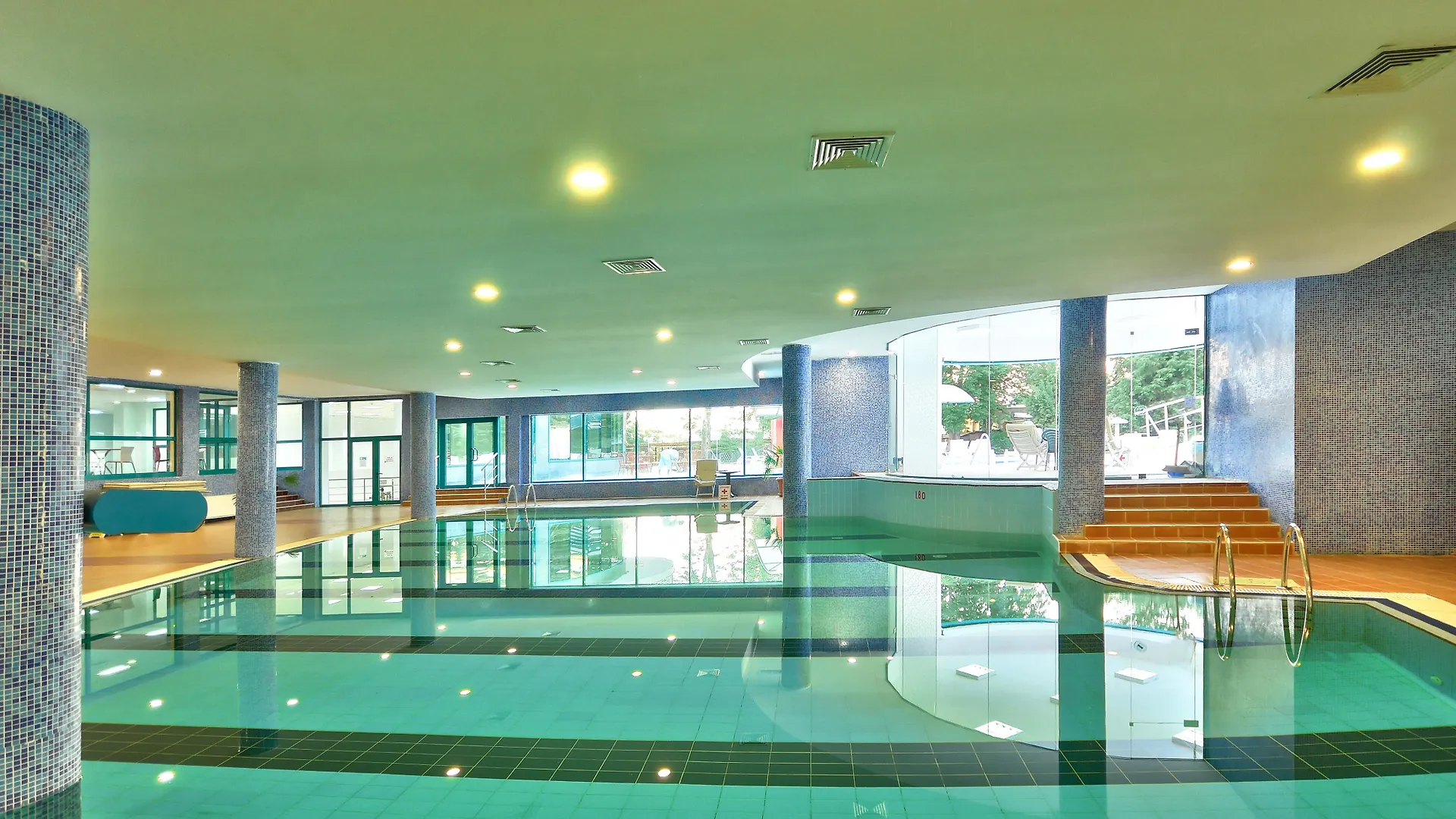 Marina Grand Beach Hotel Goudstrand